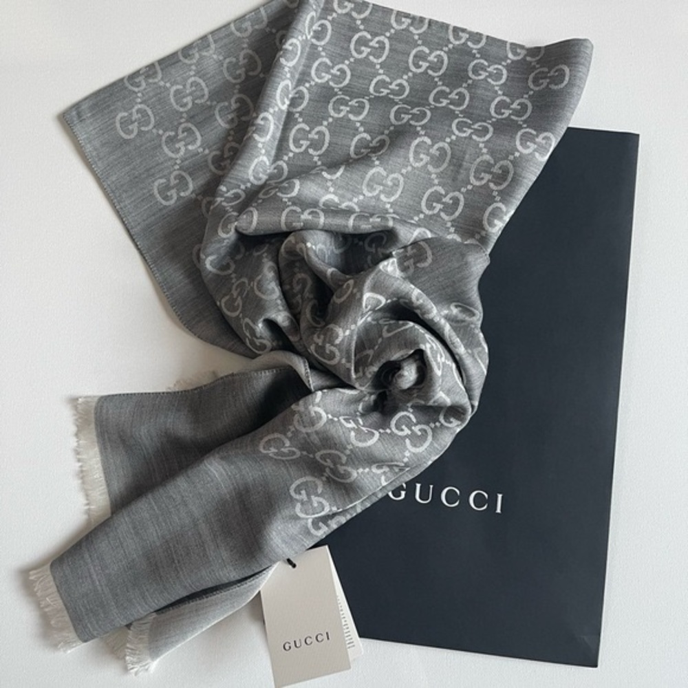 ๐ฅ๐ฅ๐ฅ Authentic New Gucci GG Jacquard Gray Wool/Silk Blend Shawl/ Scarf Unisex - Picture 7 of 13